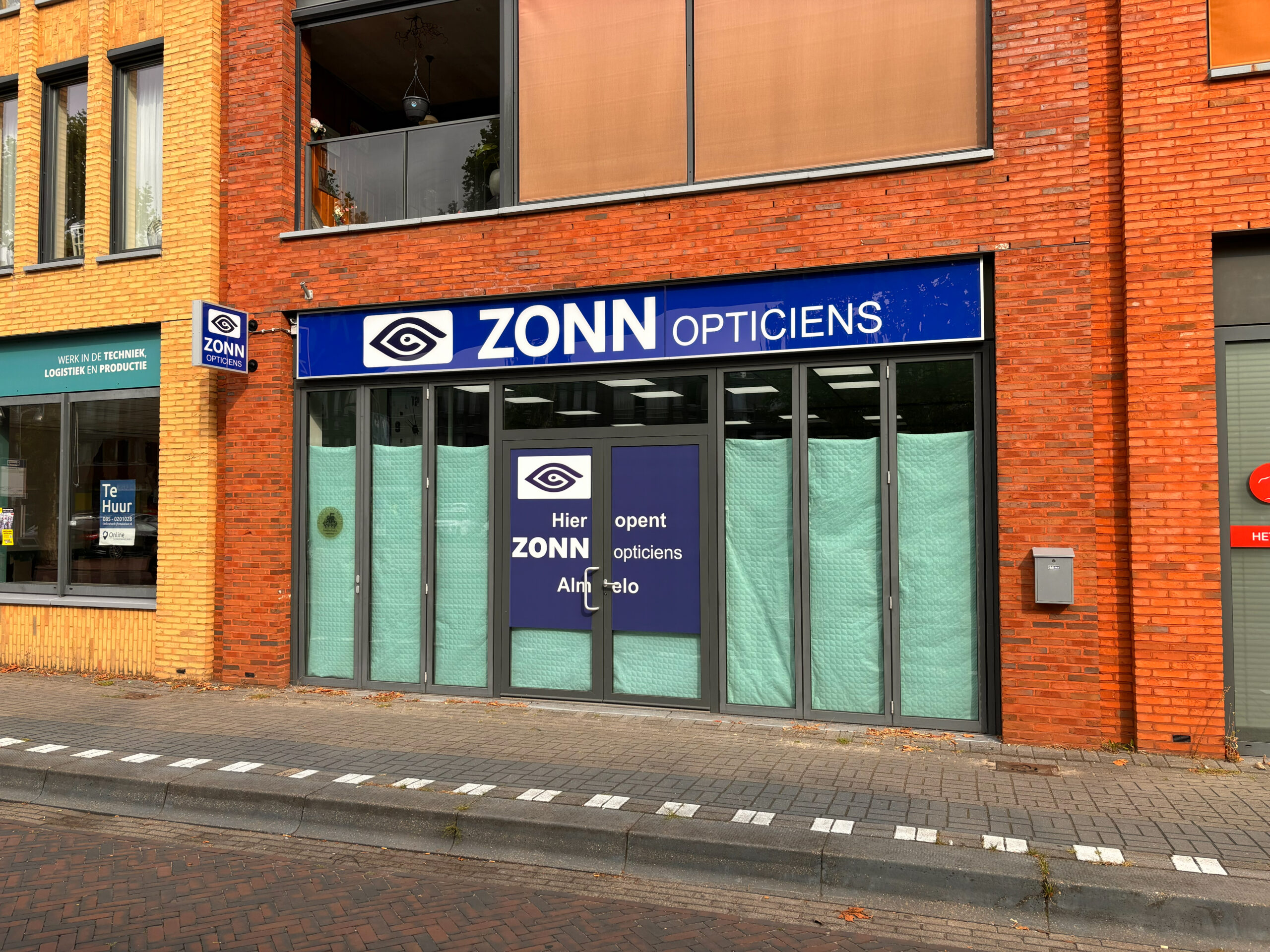 Reclame-uitingen voor ZONN Opticiens in Almelo